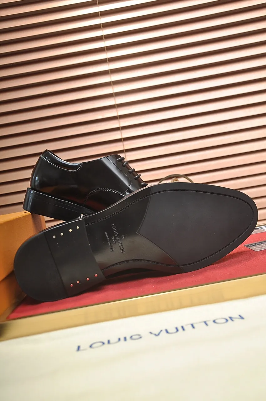 Men's men's shoes 💰520💶 [LV] (original single cowhide lining) 🍀LV's latest genuine leather business suit shoes are launched simultaneously on the official website. The first-layer cowhide imported from Italy is made of heavy gold, 💥official website 1:1 rubber outsole. Versatile to wear, high-end without losing class, and the color combination is extraordinary. This four-season style is alluring when worn on your feet, showing off your big-name flair. Standard code 38-45 (45 customized)